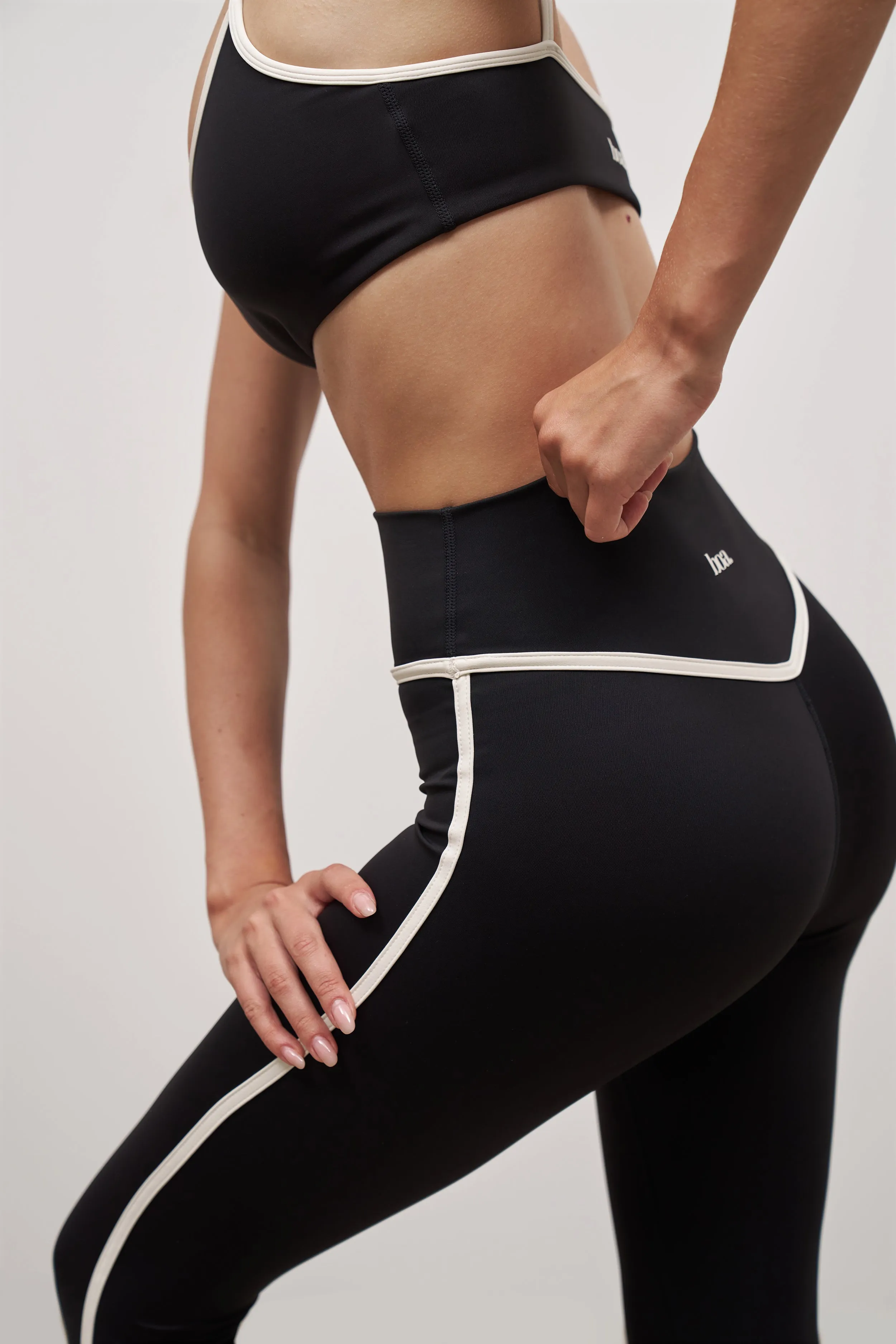 Base Contrast Trim Leggings - Black/Tofu