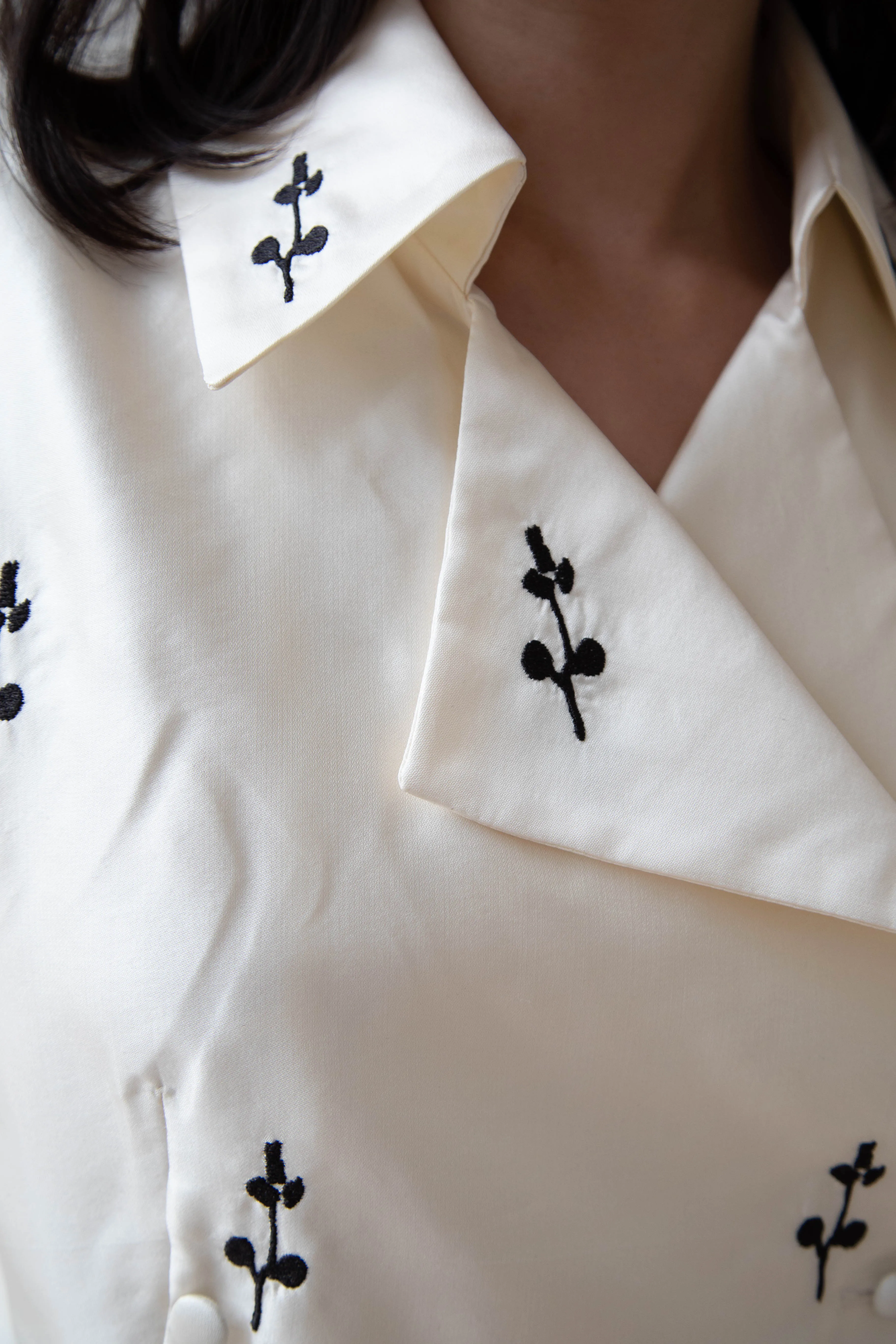 Delegan | Ivory Vest with Embroidery