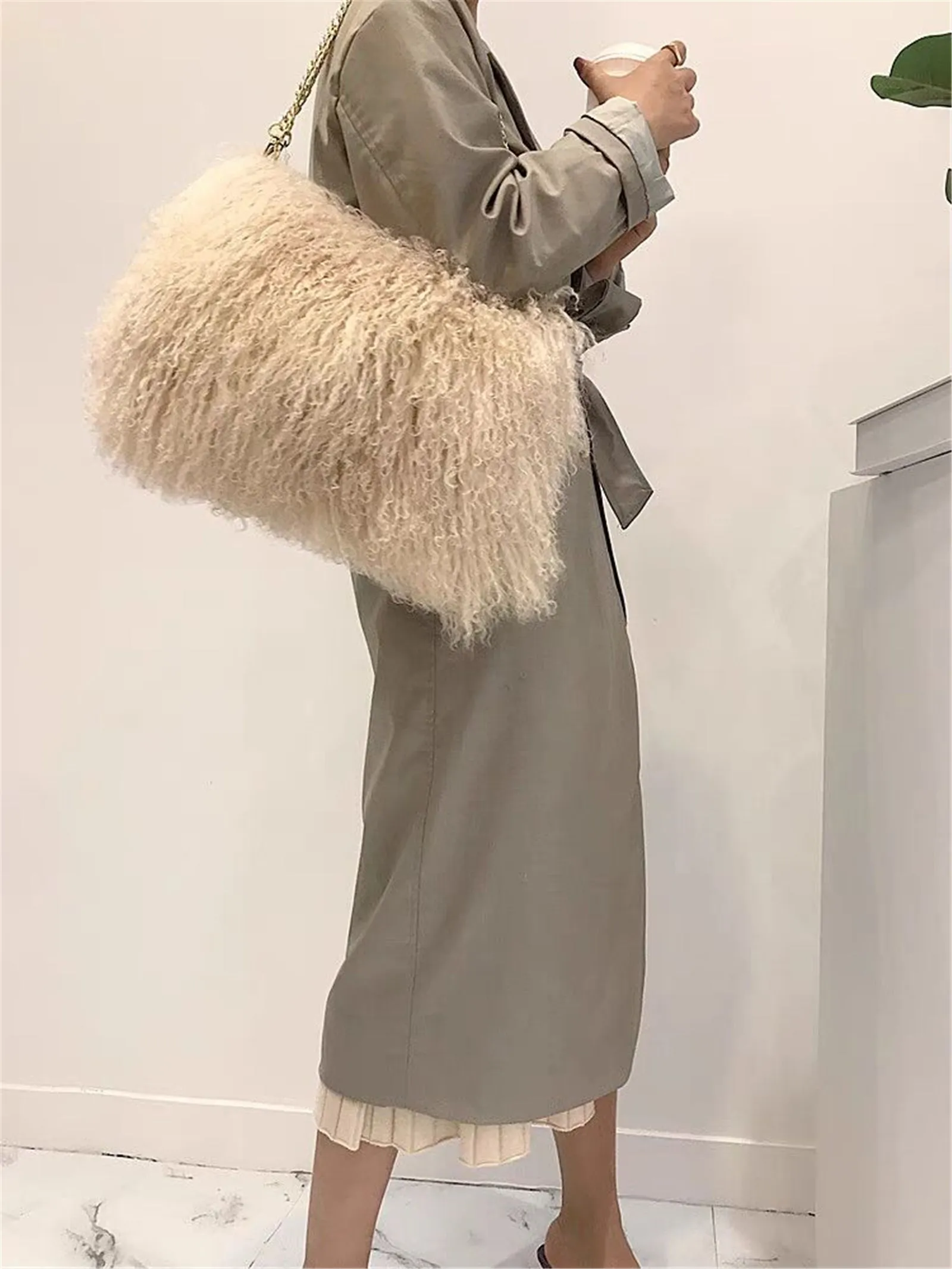 FURINFASHION HU-04 Autumn and Winter Real Mongolian Sheep Fur Envelope Oblique Straddle Single Shoulder Chain Fur Bag