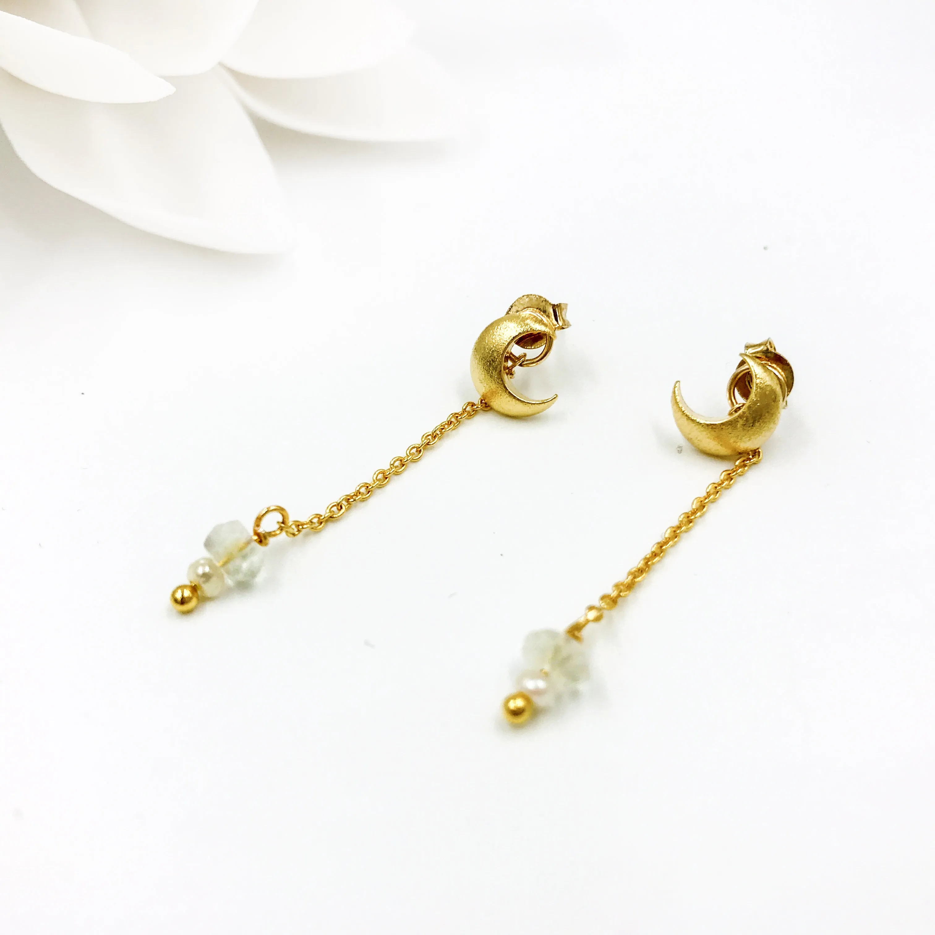 Versatile Crescent Stud Earrings Gold