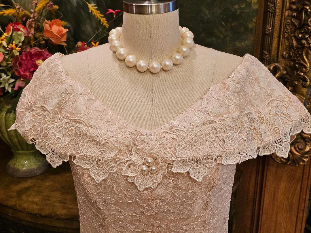 VINTAGE CACHET FOR BARI PROTAS PEACHY PINK LACE DRESS ADORNED WITH LARGE PEARLS